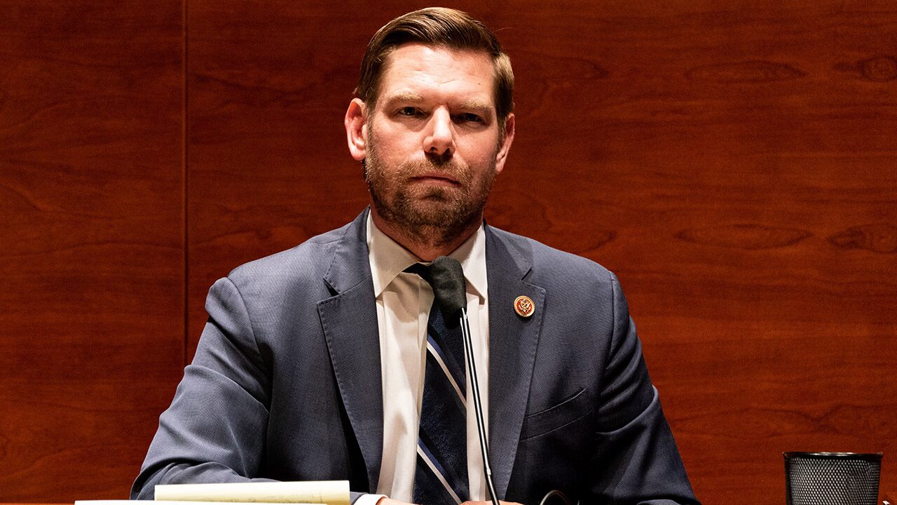 Swalwell rips Trump campaign adviser Jason Miller over child support amid China controversy