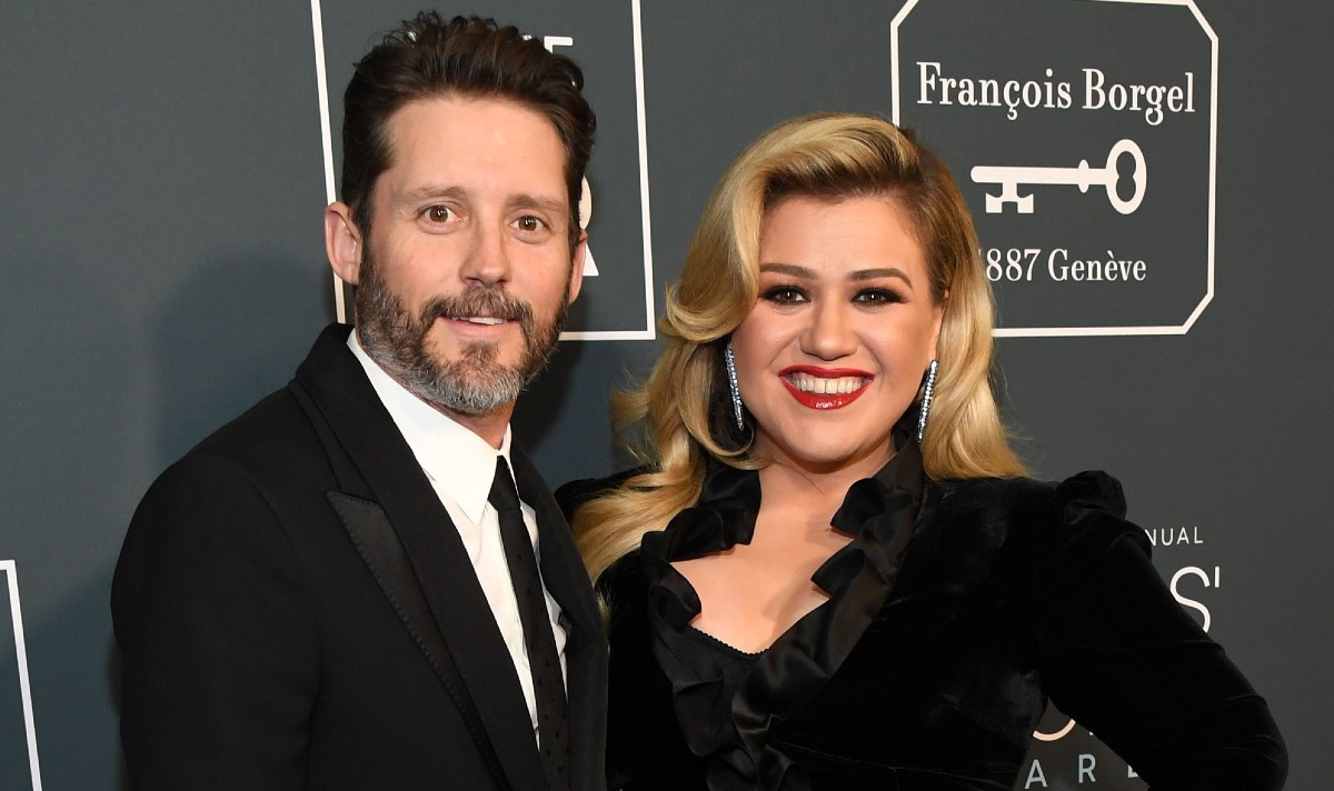 Kelly Clarkson’s Ex-Husband Accuses Her Of Spying On Him After His $115k A-Month Spousal Support Win • Hollywood Entertainment News
